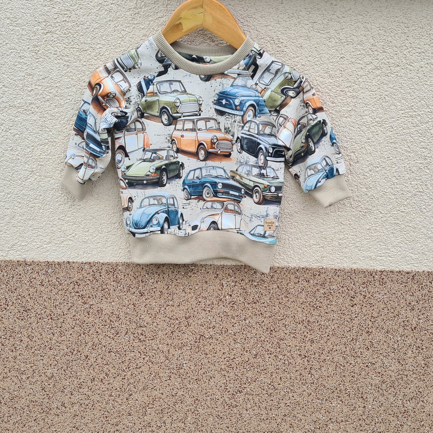 detská mikina s motívom autíčka