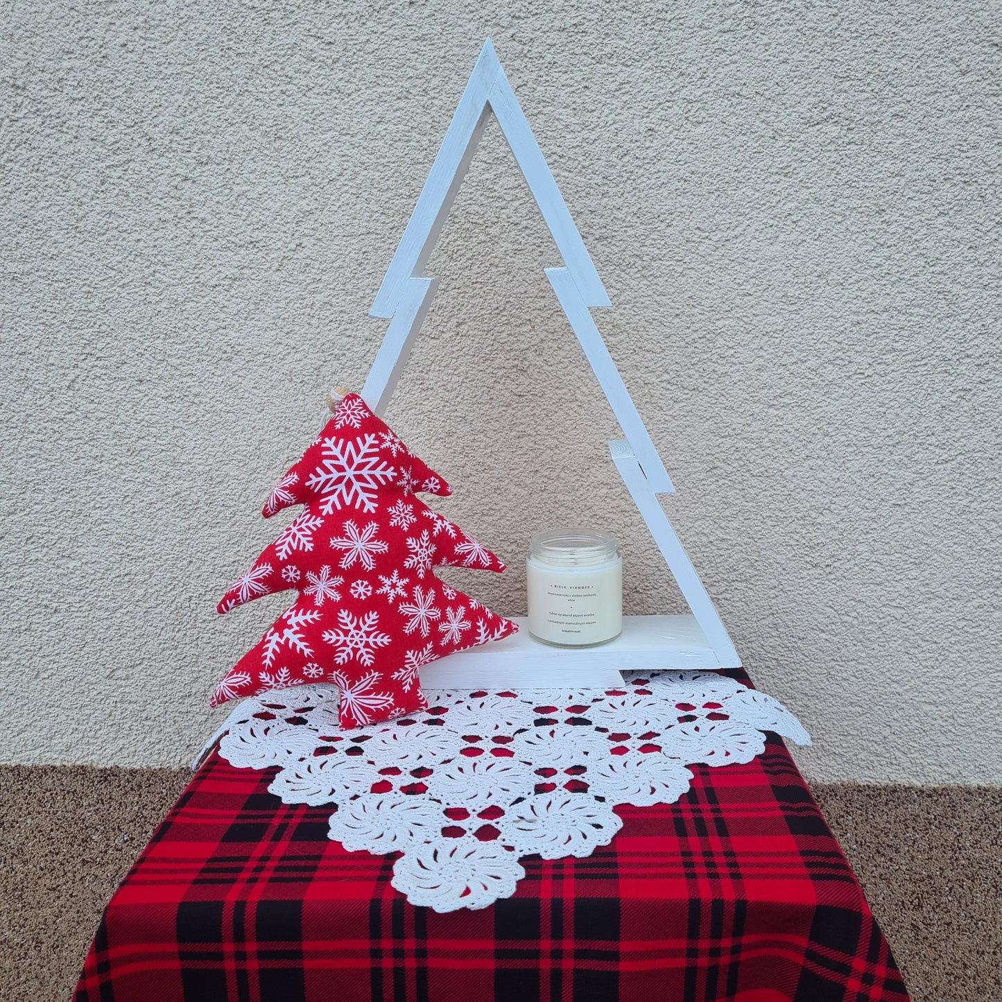 sójova prirodná handmade sviečka v sklenenom pohariku s vôňou biele vianoce, obsahuje 100% esenciálny oleje, zmes korenistej a sladkej vanilkovej vône.