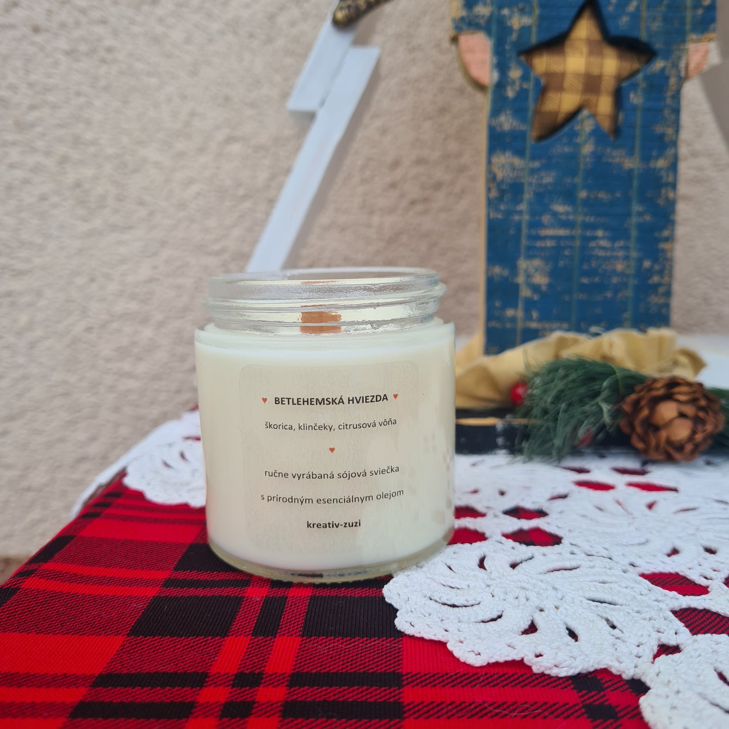 sójova prirodná handmade sviečka v sklenenom pohariku s vôňou betlehemská hviezda, obsahuje 100% esenciálny oleje , škorica, klinčeky, citrusová vôňa