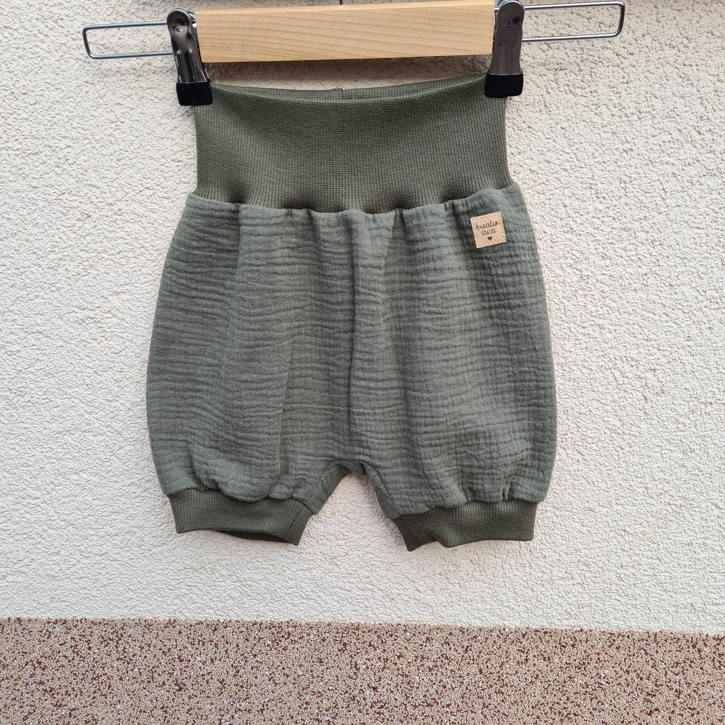 Mušelínové kraťasy s  patentom