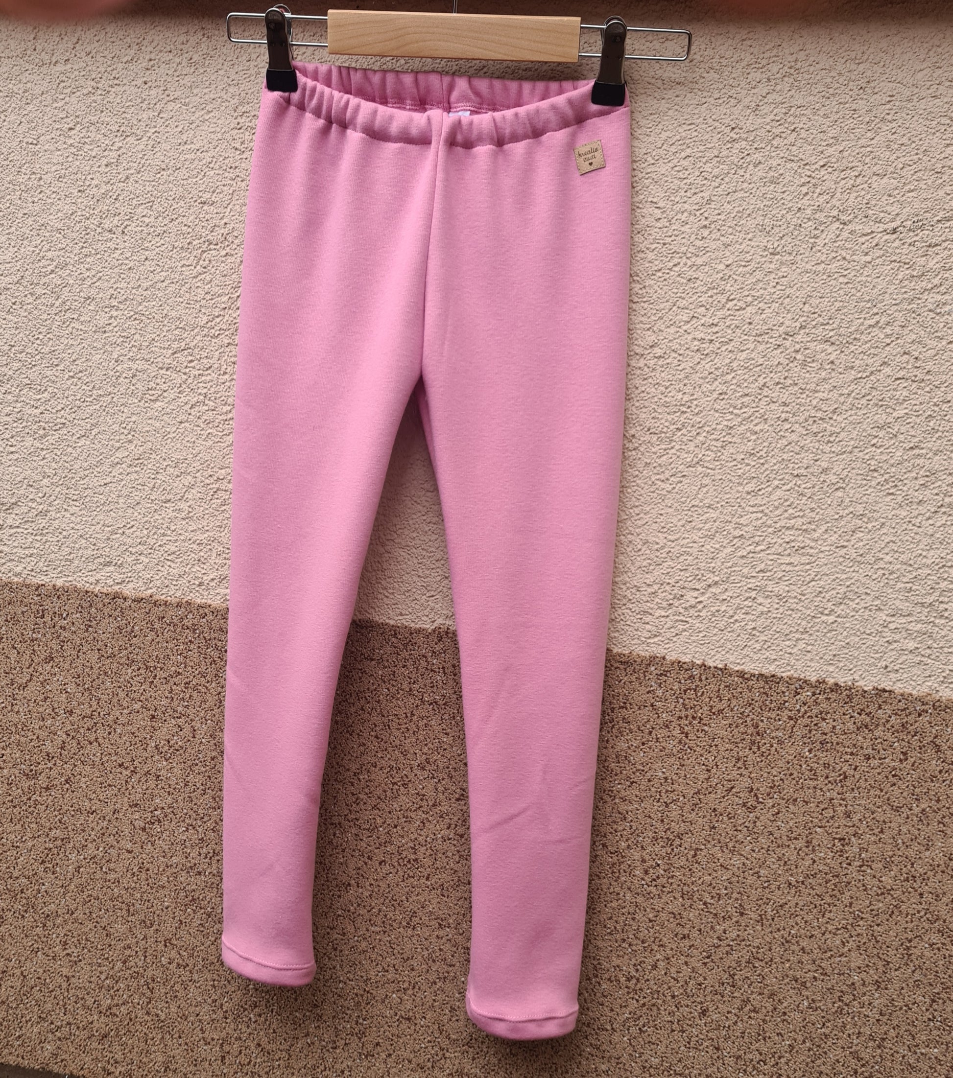 detské zateplené legíny, warmkeeper, ružová, staroružová farba, foto na vešiaku, pohľad zpredu 