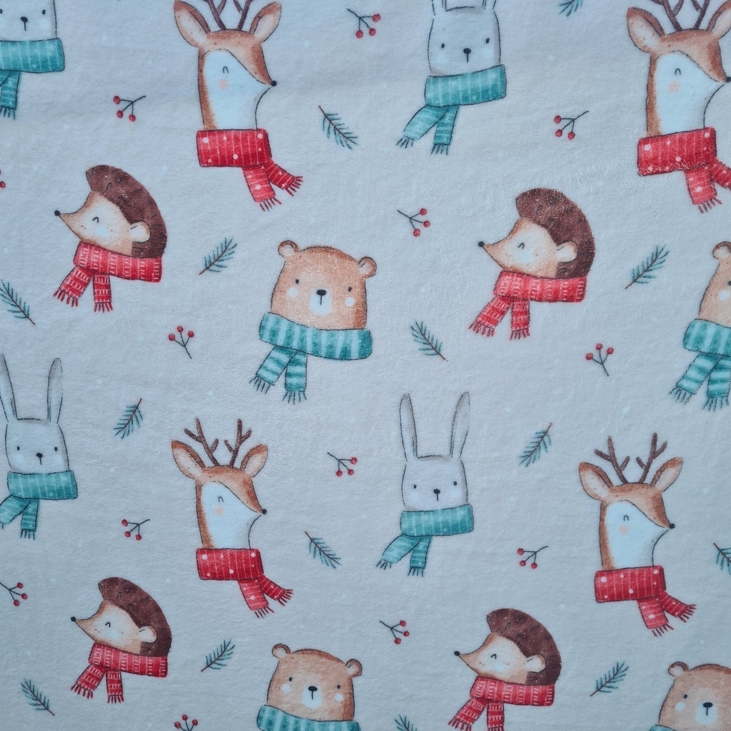 mäkká flísová deka zimné zvieratká, biely podklad