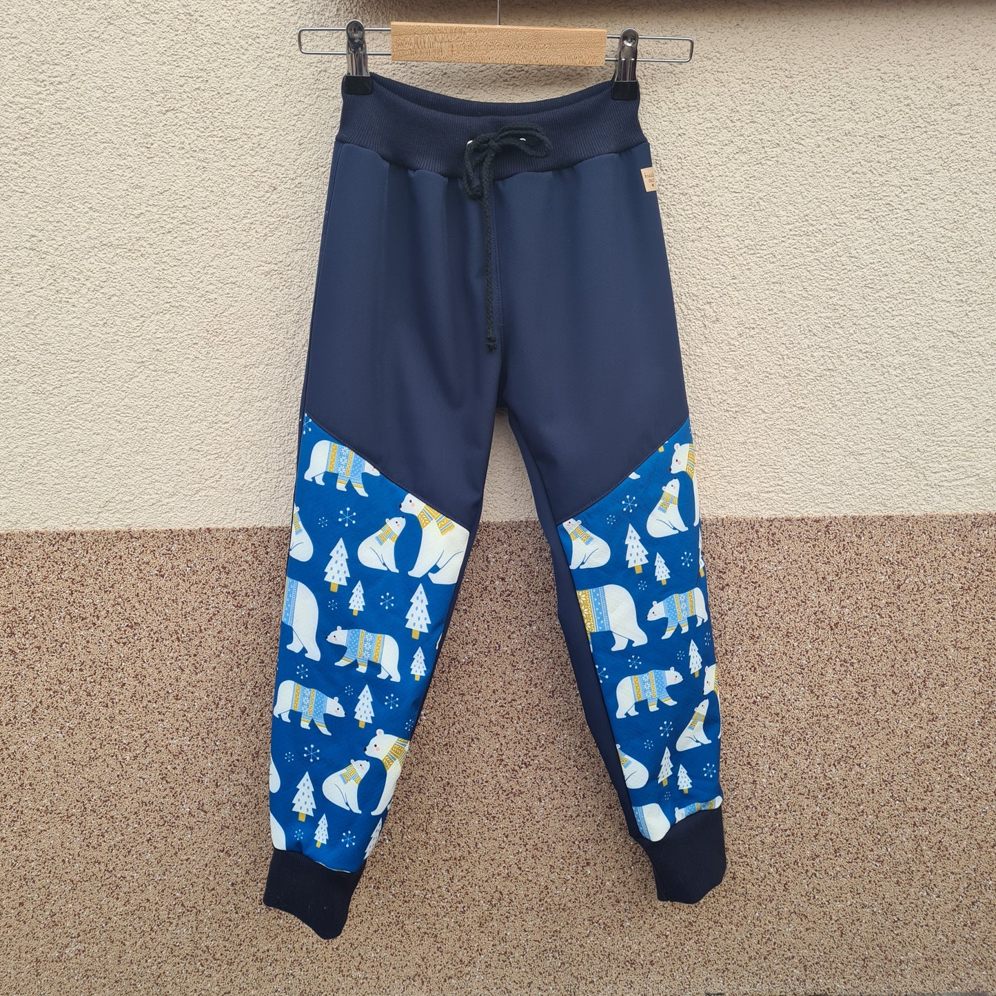 Softshellové nohavice s barančekom- ľadové medvede