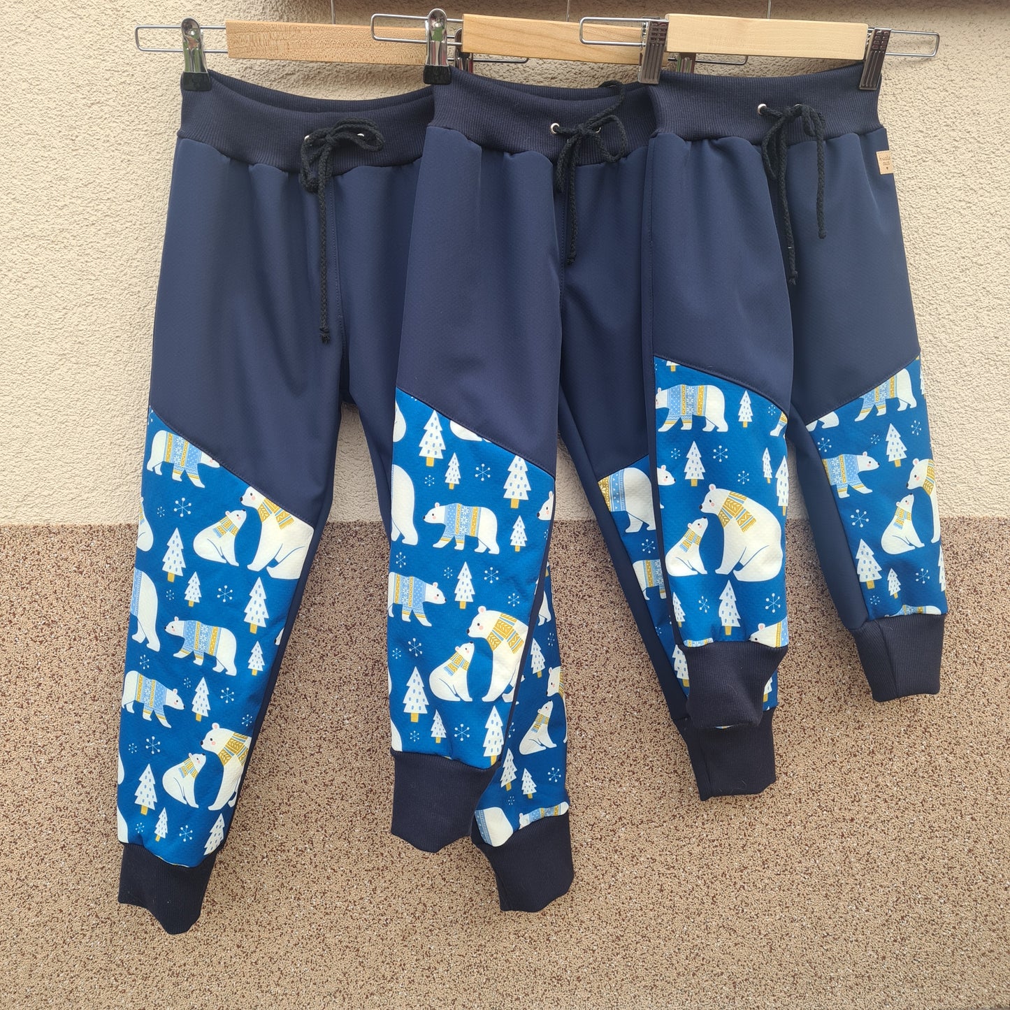 Softshellové nohavice s barančekom- ľadové medvede