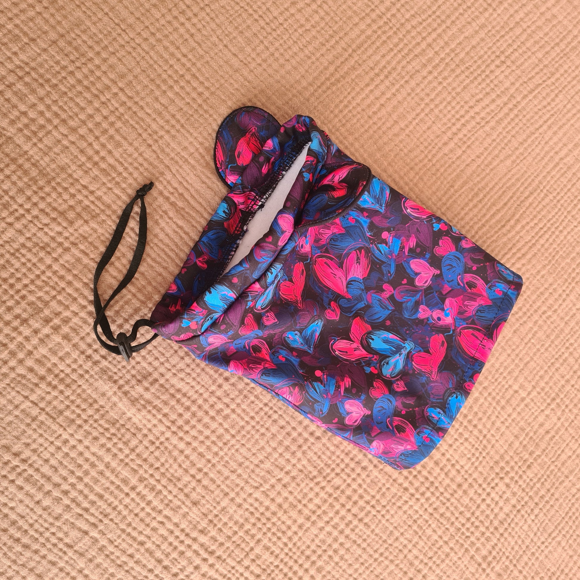 snood so softshellu, vzor srdiečka