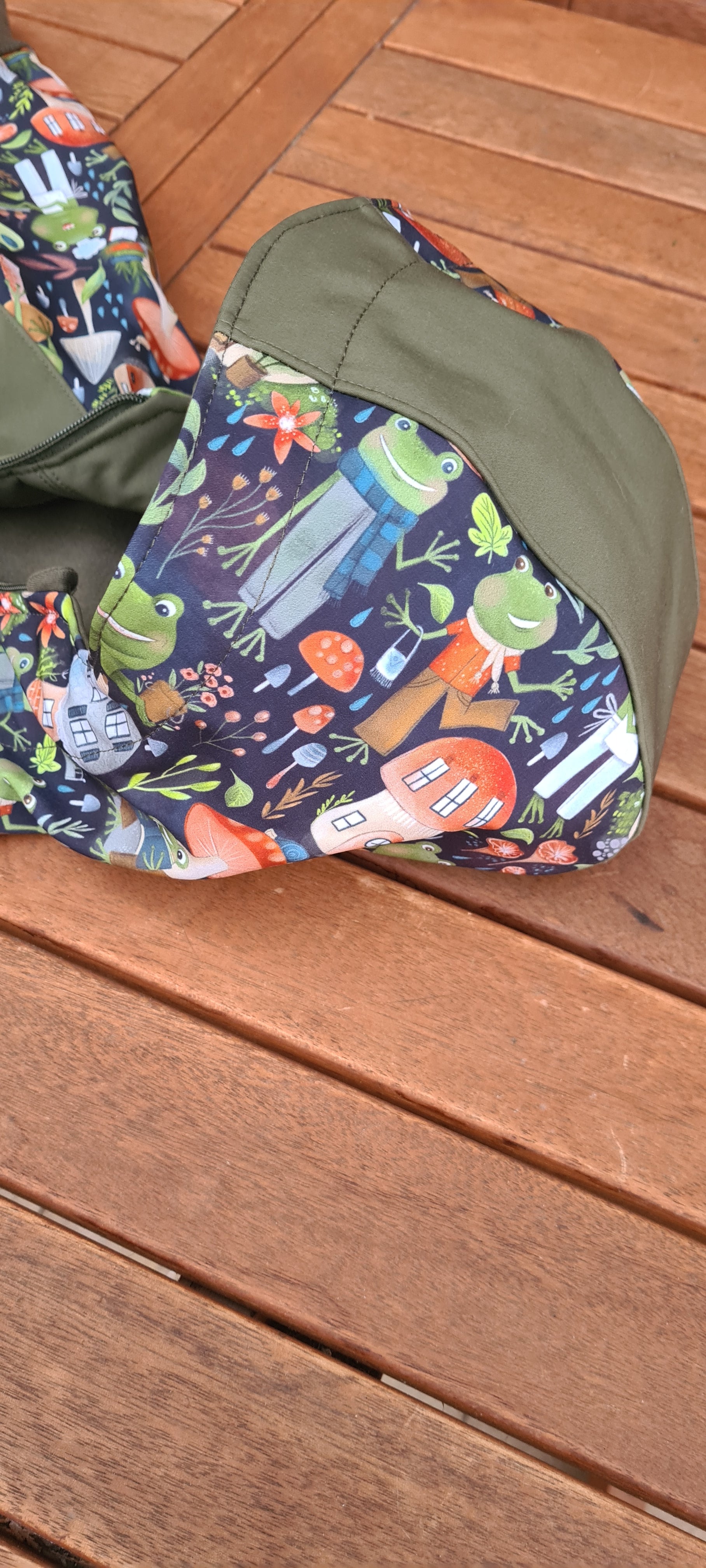 softshellový overal- žabky a khaki,detail

