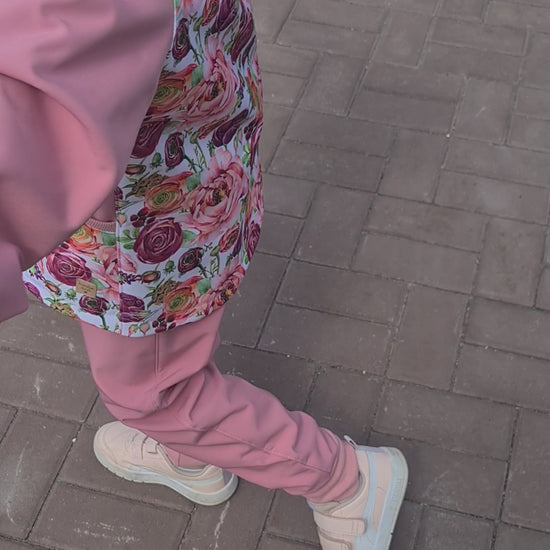 softshellová bunda, pre dievča, vzor pivónie, kvety, staroružová, s kapucňou, na zips, vrecká, rastúca veľkosť, patenty, video na postave