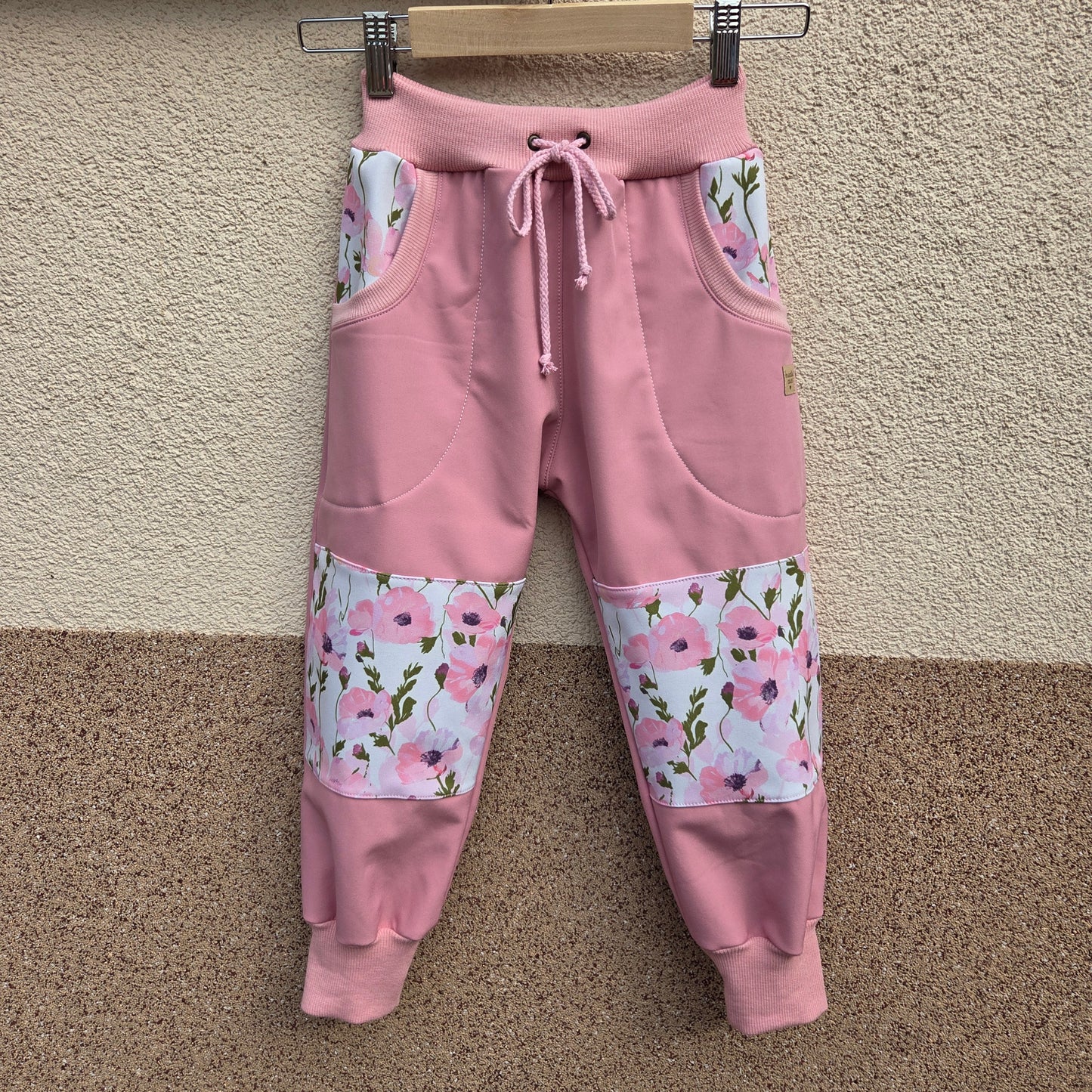 Softshellové nohavice Sasanky – zdvojené kolená | Handmade